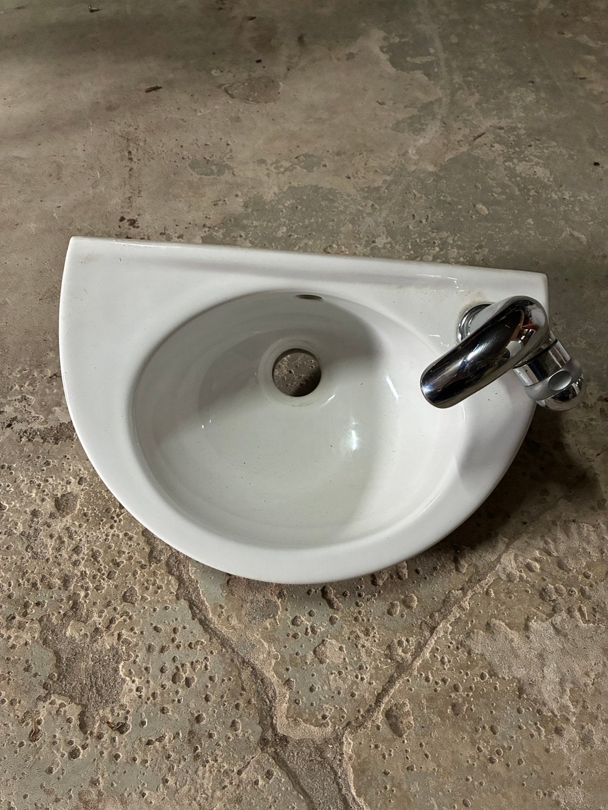 Witte wc wastafel met kraan 37x25 cm, Doe-het-zelf en Verbouw, Sanitair, Ophalen of Verzenden, Gebruikt, Chroom, Wastafel