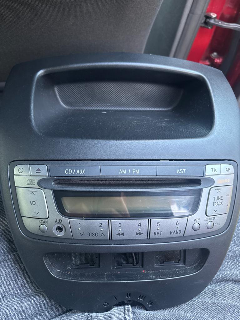Toyota Aygo / Peugeot 107 / Citroën C1 Radio CD/AUX, Auto diversen, Ophalen, Gebruikt