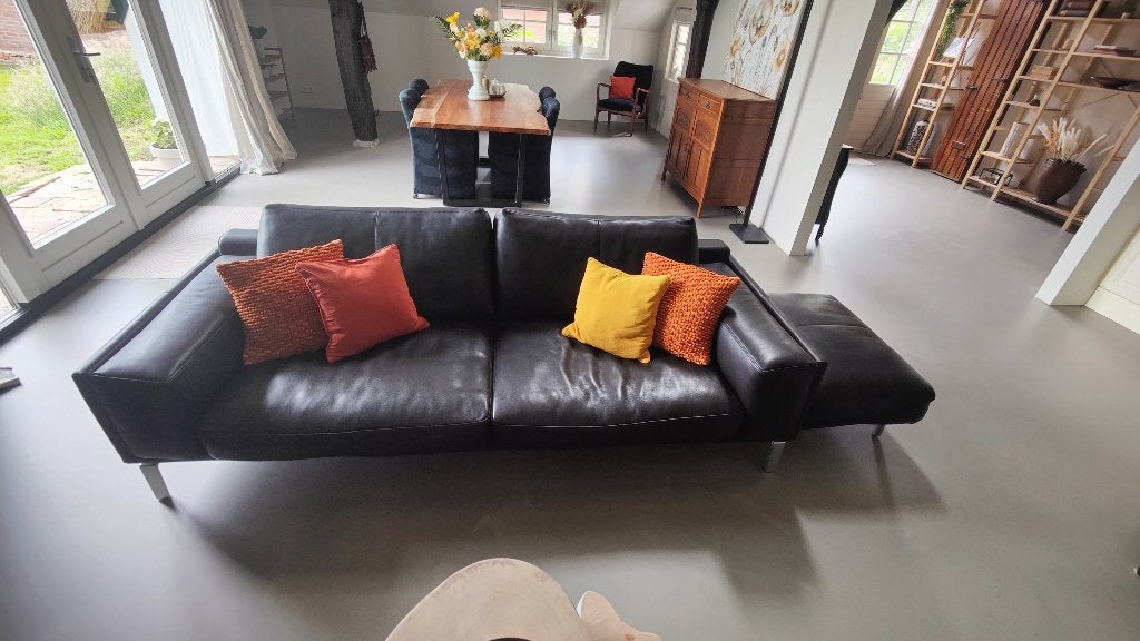 Zwarte leren bank met chaise longue, Huis en Inrichting, Banken | Bankstellen, Ophalen, Hoekbank, Driepersoons, 75 tot 100 cm