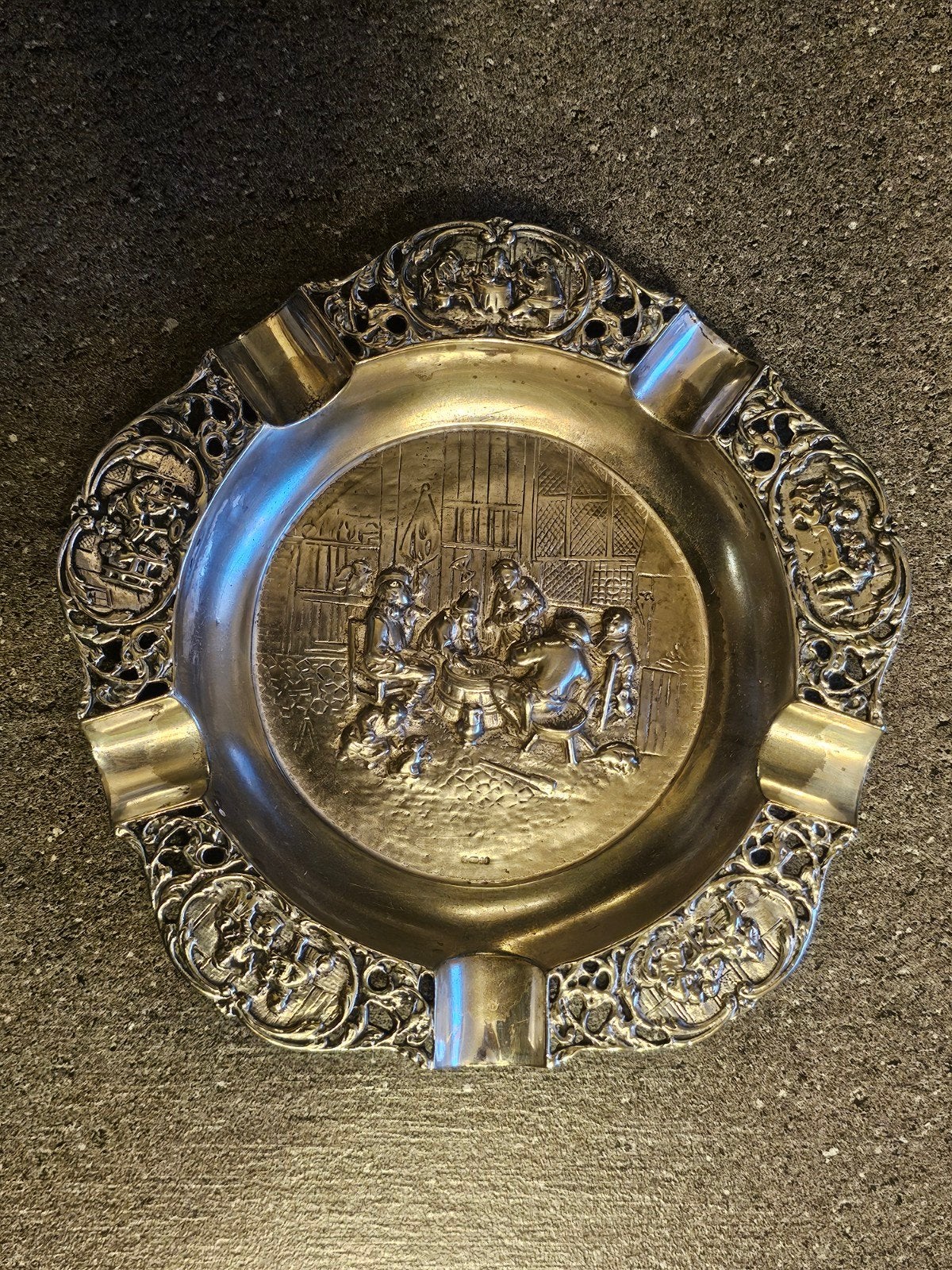 Verzilverde asbak met gedetailleerde reliëfs, Antiek en Kunst, Ophalen of Verzenden