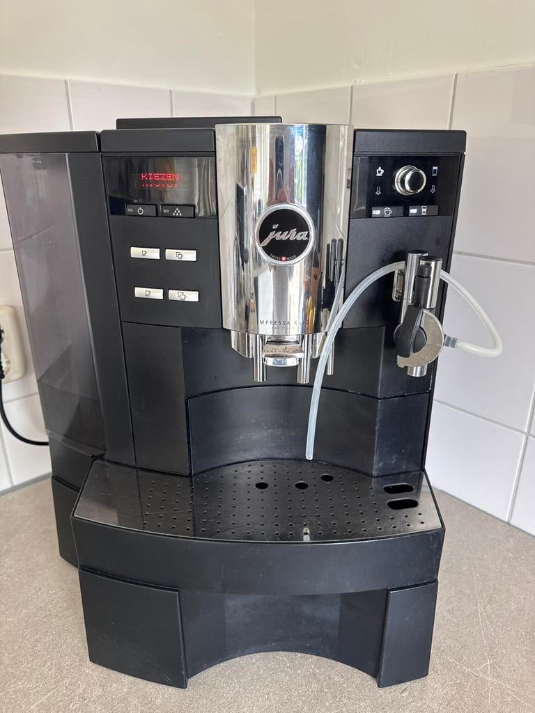 Jura Impressa XS90 One Touch Koffiemachine, Witgoed en Apparatuur, Koffiezetapparaten, Afneembaar waterreservoir, Gebruikt, 10 kopjes of meer