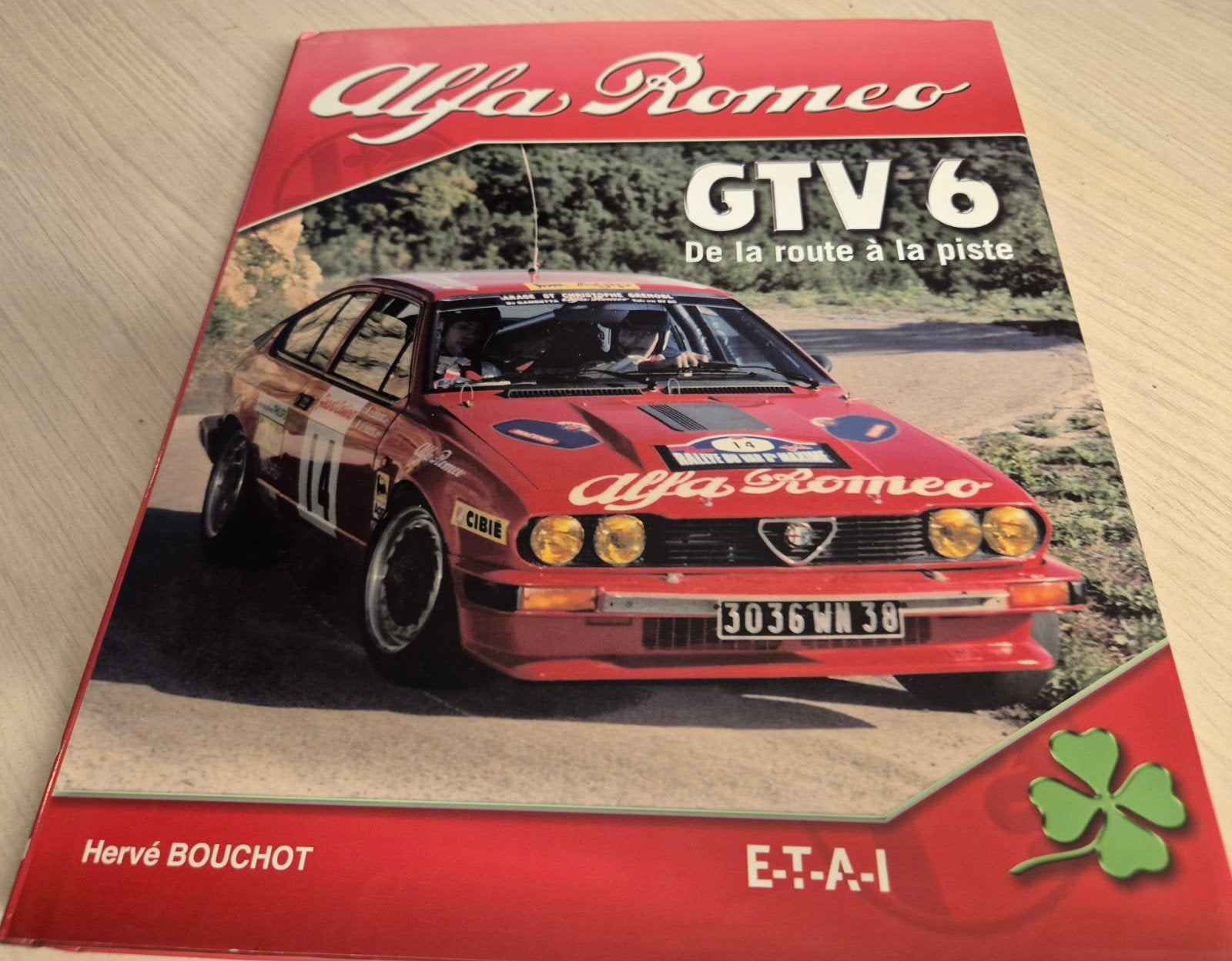 nieuwstaat gebonden Hardcover Alfa romeo Alfa GTV 6 rallye, Ophalen of Verzenden, Zo goed als nieuw, Alfa Romeo