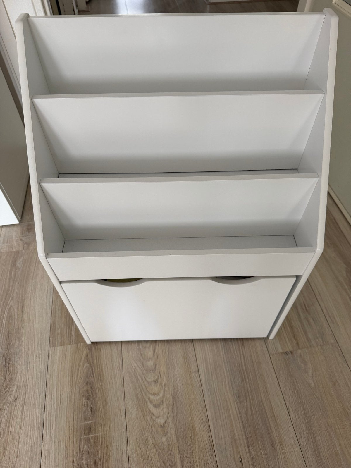 Kinder boeken kastje als nieuw, Zo goed als nieuw, Minder dan 50 cm, Ophalen, Minder dan 90 cm