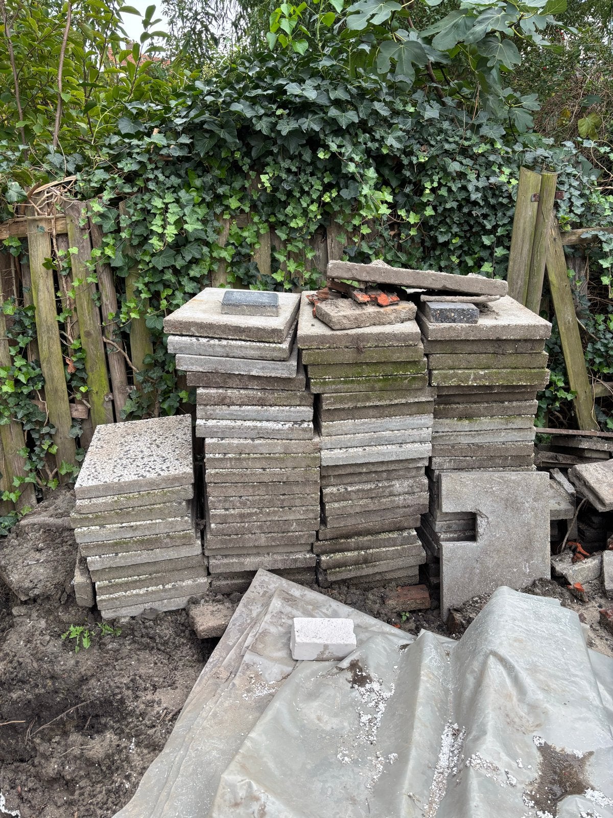 Gratis 70 Gebruikte terrastegels met grindmotief, Ophalen, Gebruikt, 10 m² of meer, Beton