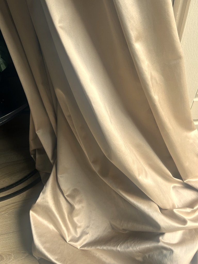 Prachtige goud beige chique gordijnen met satijnzachte glans, Huis en Inrichting, Stoffering | Gordijnen en Lamellen, Overgordijn