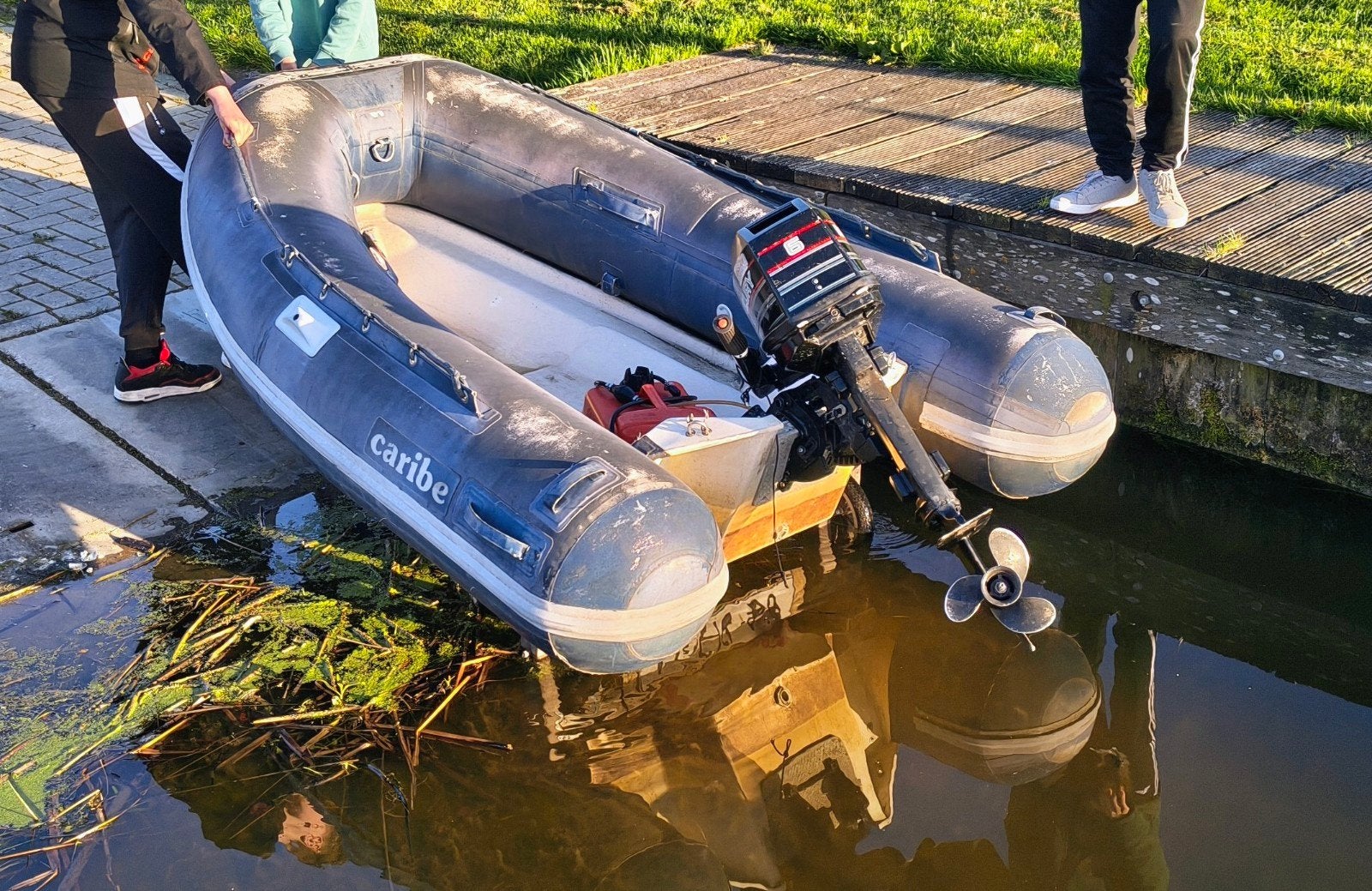 Caribe C8 met 10pk Mercury 2t kortstaart E-start, Watersport en Boten, Sloepen, Zo goed als nieuw, Elektrische start, Benzine