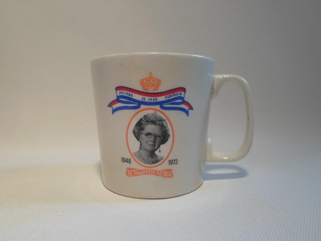 Juliana 25 Jaar Koningin 1948 / 1973 Beker, Ophalen of Verzenden, Zo goed als nieuw, Nederland, Servies