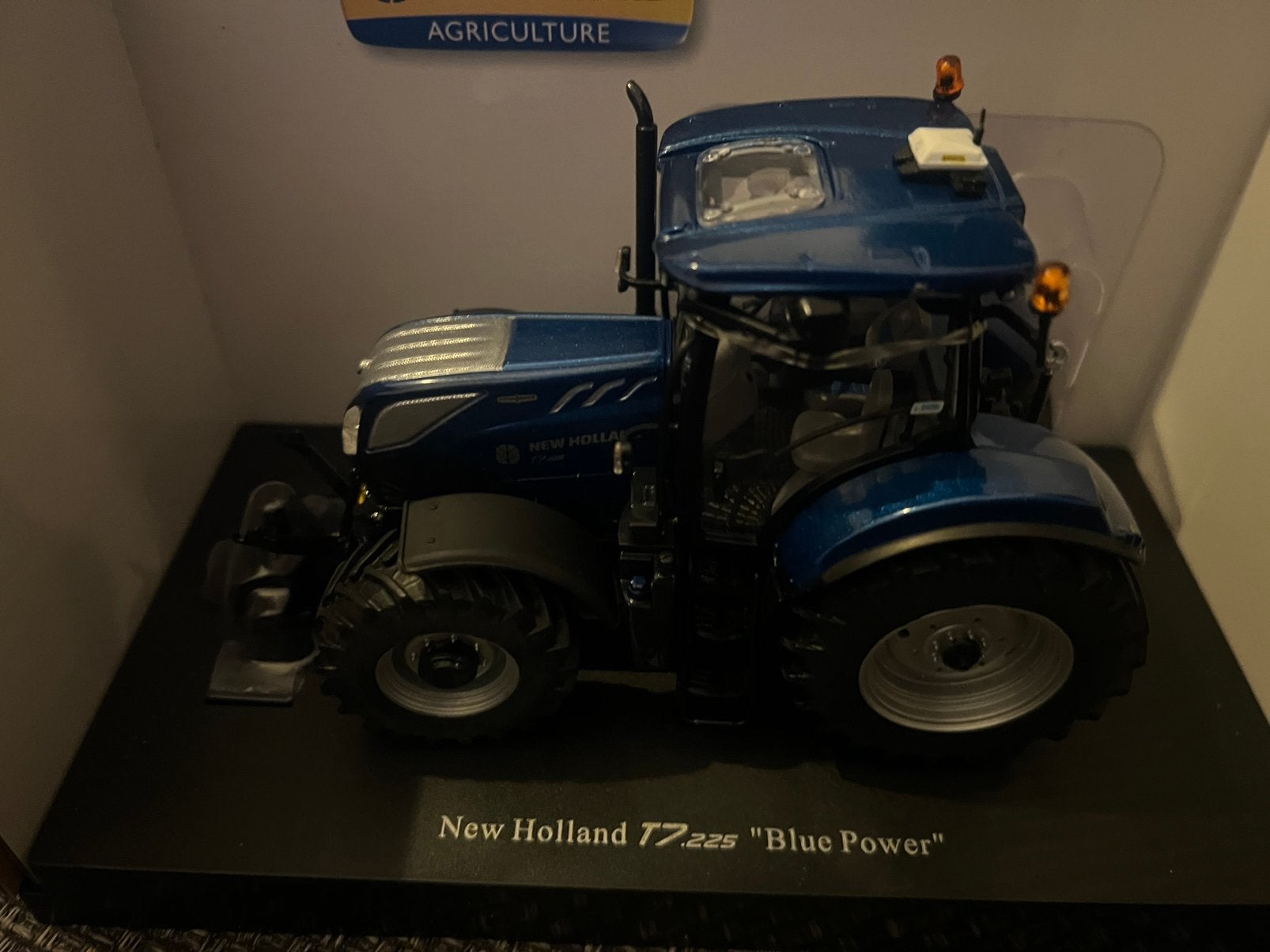 New holland T7.225 blue power, Hobby en Vrije tijd, Modelauto's | 1:32, Ophalen of Verzenden, Zo goed als nieuw, Tractor of Landbouw
