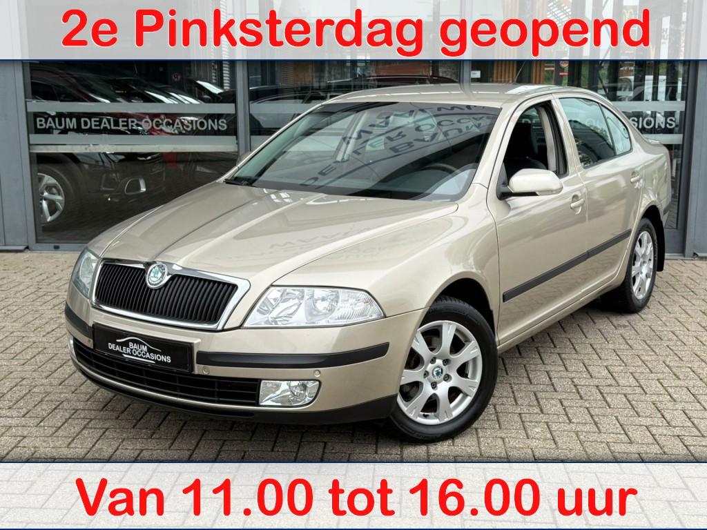 Skoda OCTAVIA 1.6 ELEGANCE AUTOMAAT AIRCO LEER PDC, Auto's, Skoda, Gebruikt, 4 cilinders, Beige, Euro 4