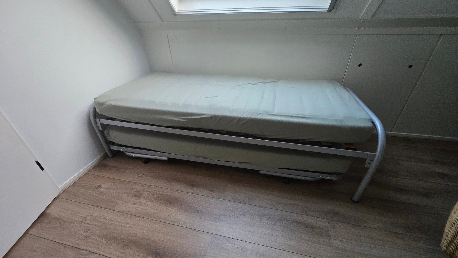 Uitschuifbaar bed met lattenbodem - 2 losse bedden, Huis en Inrichting, Ophalen, Gebruikt, Eenpersoons, Overige typen