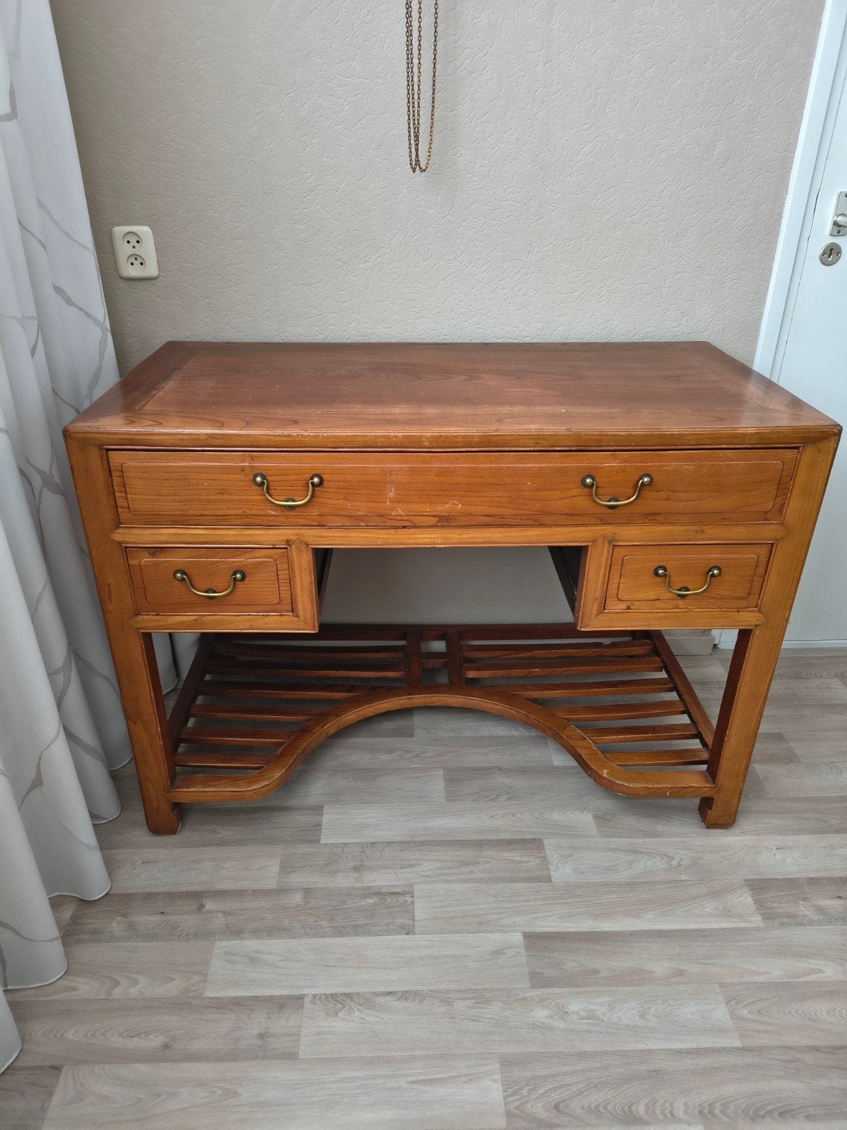 Mooi oud bureau met drie lades., Huis en Inrichting, Bureaus, Ophalen, Gebruikt