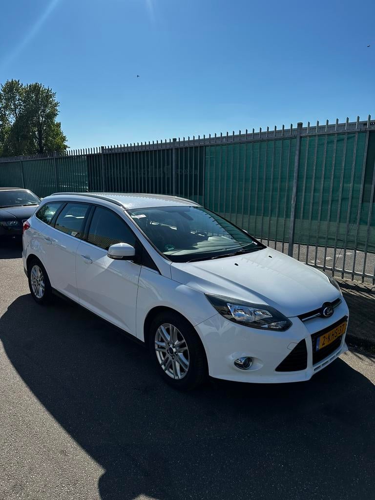 Ford, Focus Wagon, 1.0 EcoBoost Titanium, 2013, Zwart, 4 cilinders, 100 pk, Wit