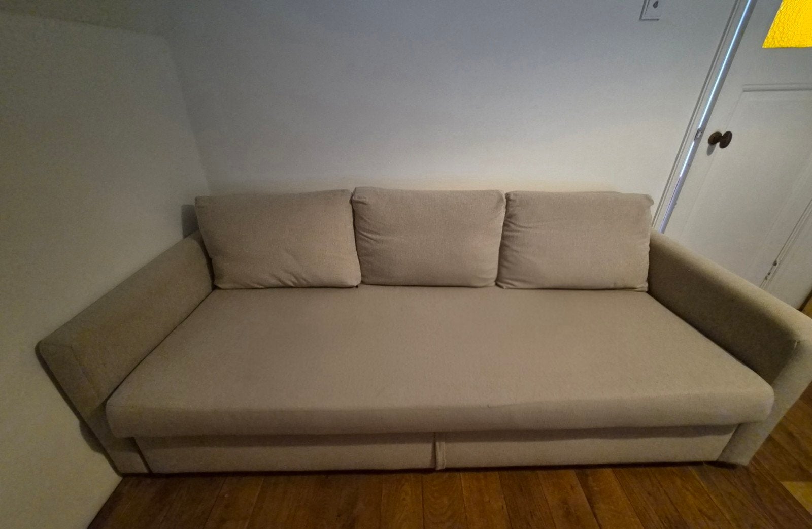 IKEA FRIHETEN 3-zits slaapbank - Lichtbeige, Driepersoons, 75 tot 100 cm, Ophalen of Verzenden, Zo goed als nieuw