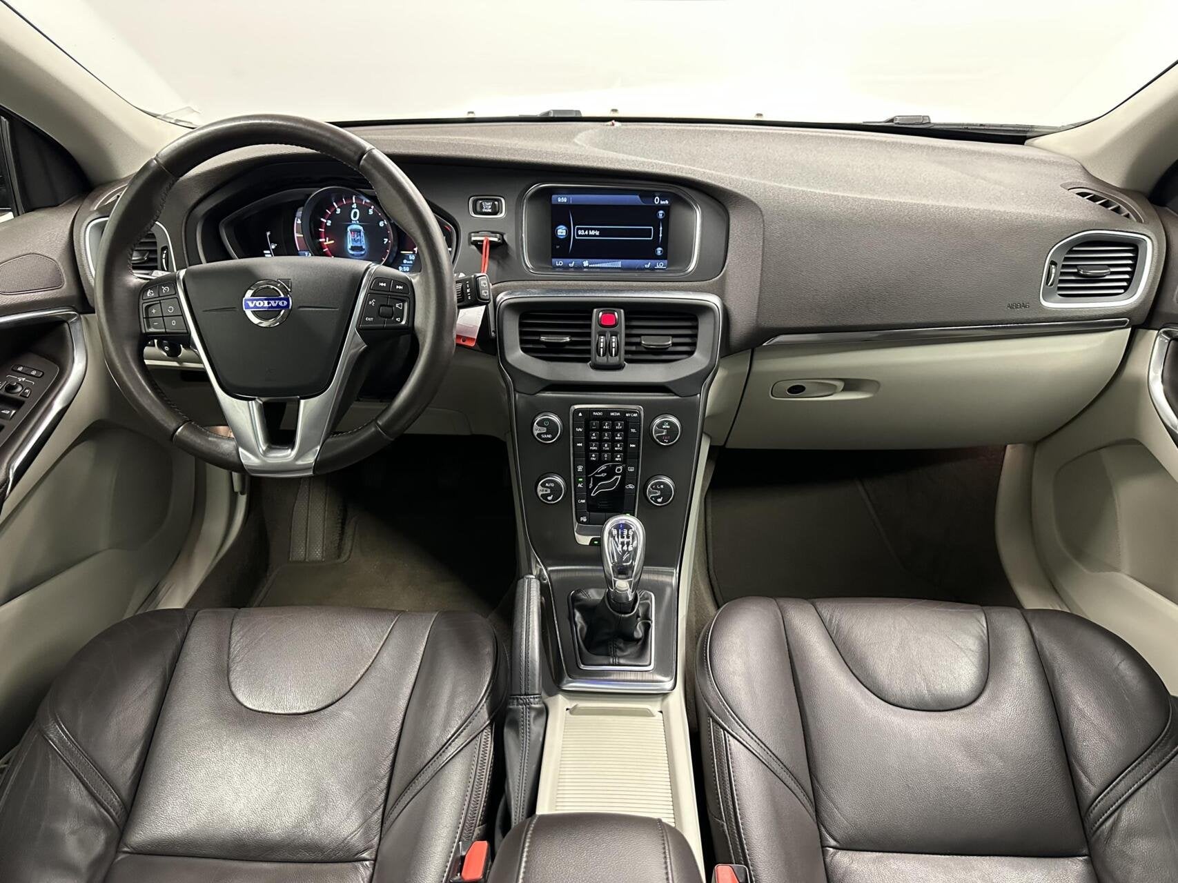 Volvo V40 Cross Country 1.6 T4 Summum CAMERA PANO LEER NAVI, Auto's, Voorwielaandrijving, 4 cilinders, 179 pk, Autotrust