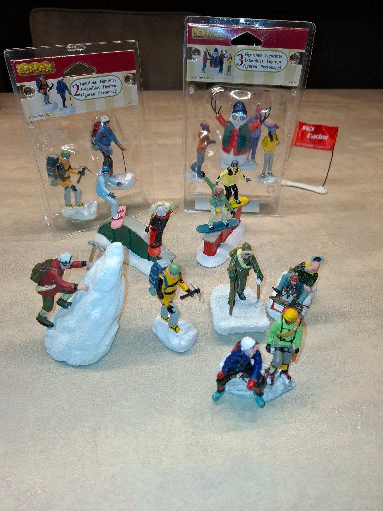 Kerstdorp figuren 1 Lemax en Intratuin, nw en gebruikt, Diversen, Ophalen of Verzenden, Zo goed als nieuw