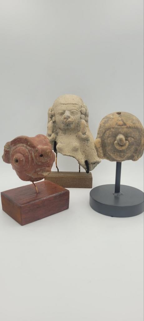 3 Pre-columbian hoofdjes Bahia / Ecuador, Ophalen