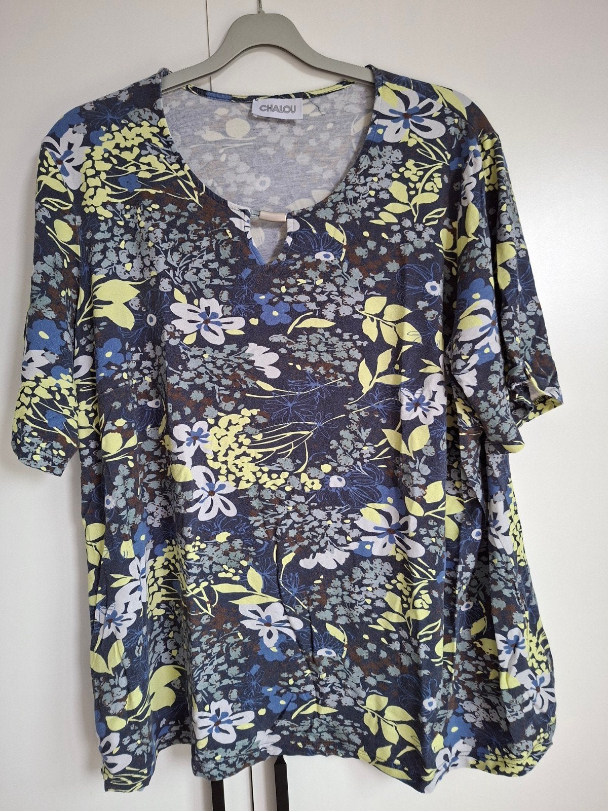 Chalou shirt met bloemenprint, maat 52, Kleding | Dames, Chalou, Ophalen of Verzenden, Gedragen, Shirt of Top