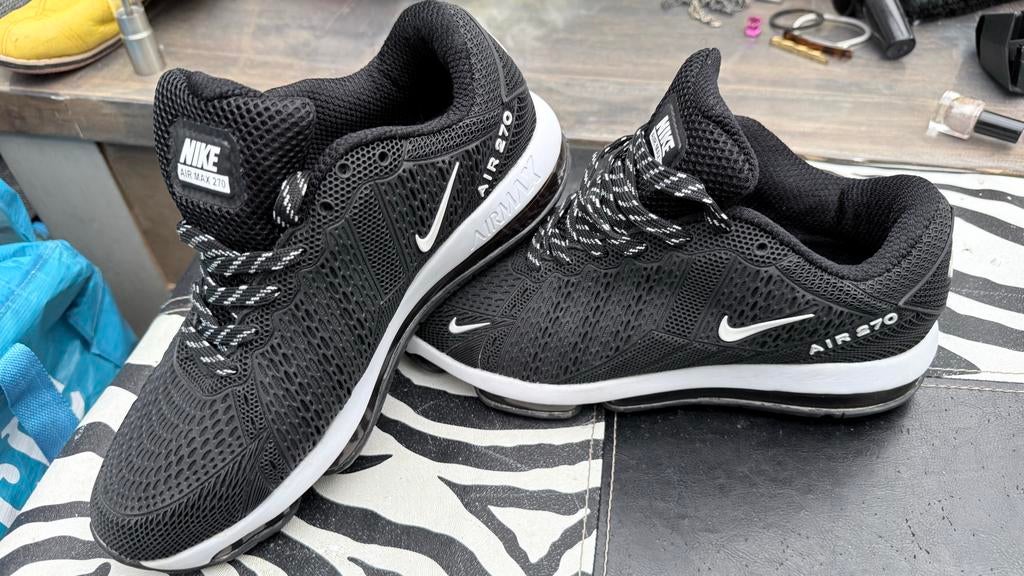 Nike Air Max 270 Sneakers Zwart maat 42, Kleding | Heren, Schoenen, Ophalen of Verzenden, Zo goed als nieuw, Zwart, Sneakers of Gympen
