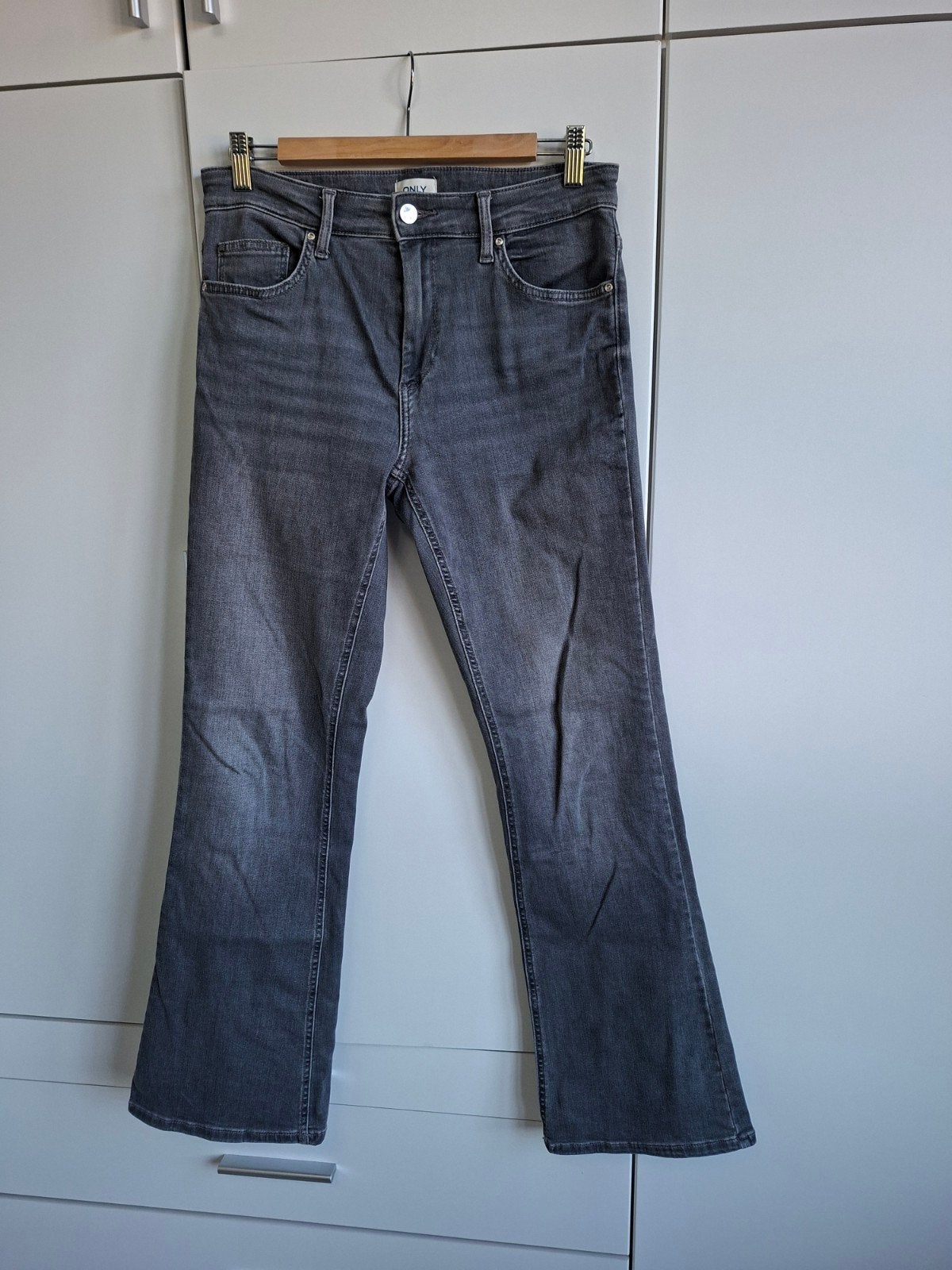 grijze flared broek Only L/32, Ophalen of Verzenden, Zo goed als nieuw, Grijs, W27 (confectie 34) of kleiner