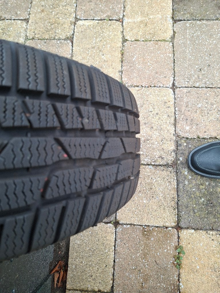 4 (bijna )nieuwe winterbanden voor de KIA Niro, Ophalen, Gebruikt, 16 inch, Band(en)