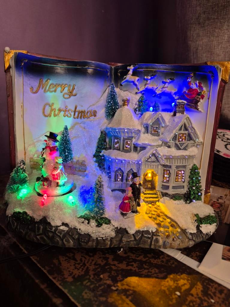 Kersthuisje boek met lichtjes en draaiende sneeuwpop, Diversen, Kerst, Ophalen of Verzenden, Zo goed als nieuw