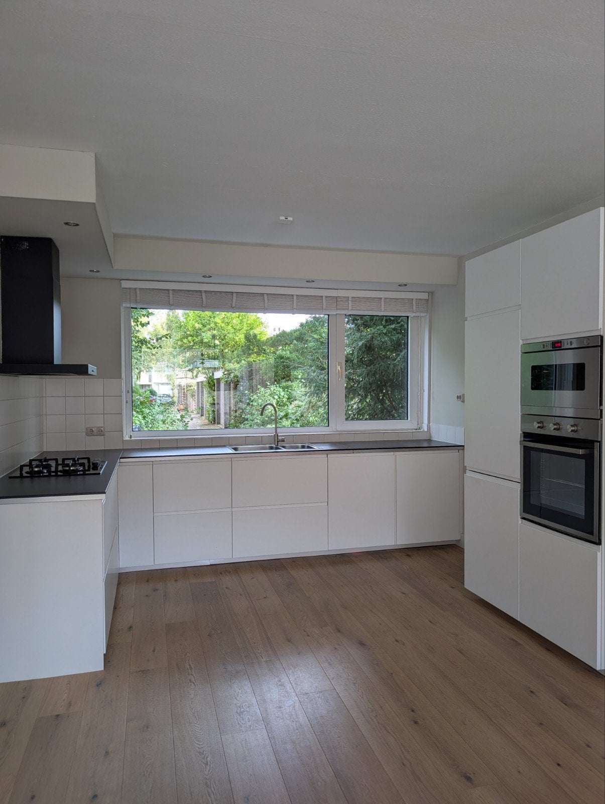 Complete IKEA keuken inclusief alle inbouwapparatuur., Huis en Inrichting, Keuken | Complete keukens, Ophalen, Gebruikt, Wit, Hoekkeuken