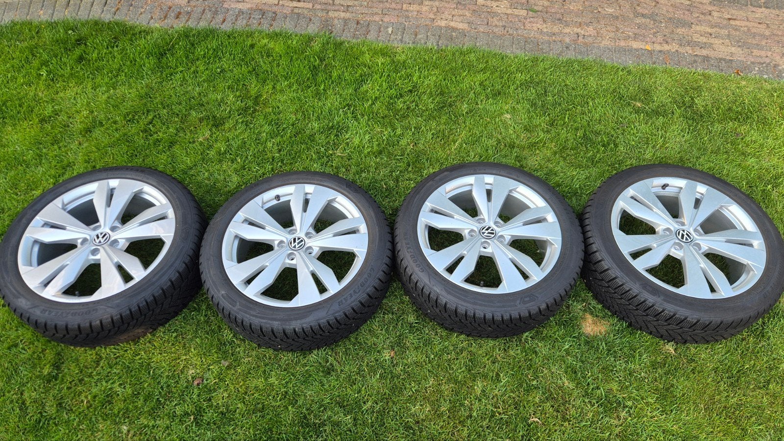 Orginele VW ID 3  "Loen" 19 inch velgen met Goodyear winterb, Banden en Velgen, Winterbanden, Personenwagen, Ophalen