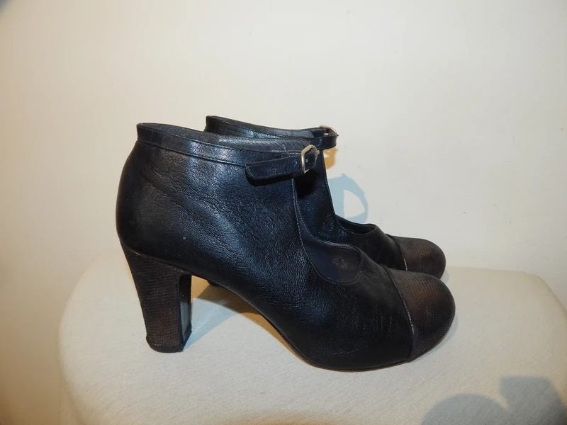 Chie Mihara leuke pumps bandje bij de enkel neus bekleed 39, Verzenden, Zwart, Lage of Enkellaarzen, Gedragen