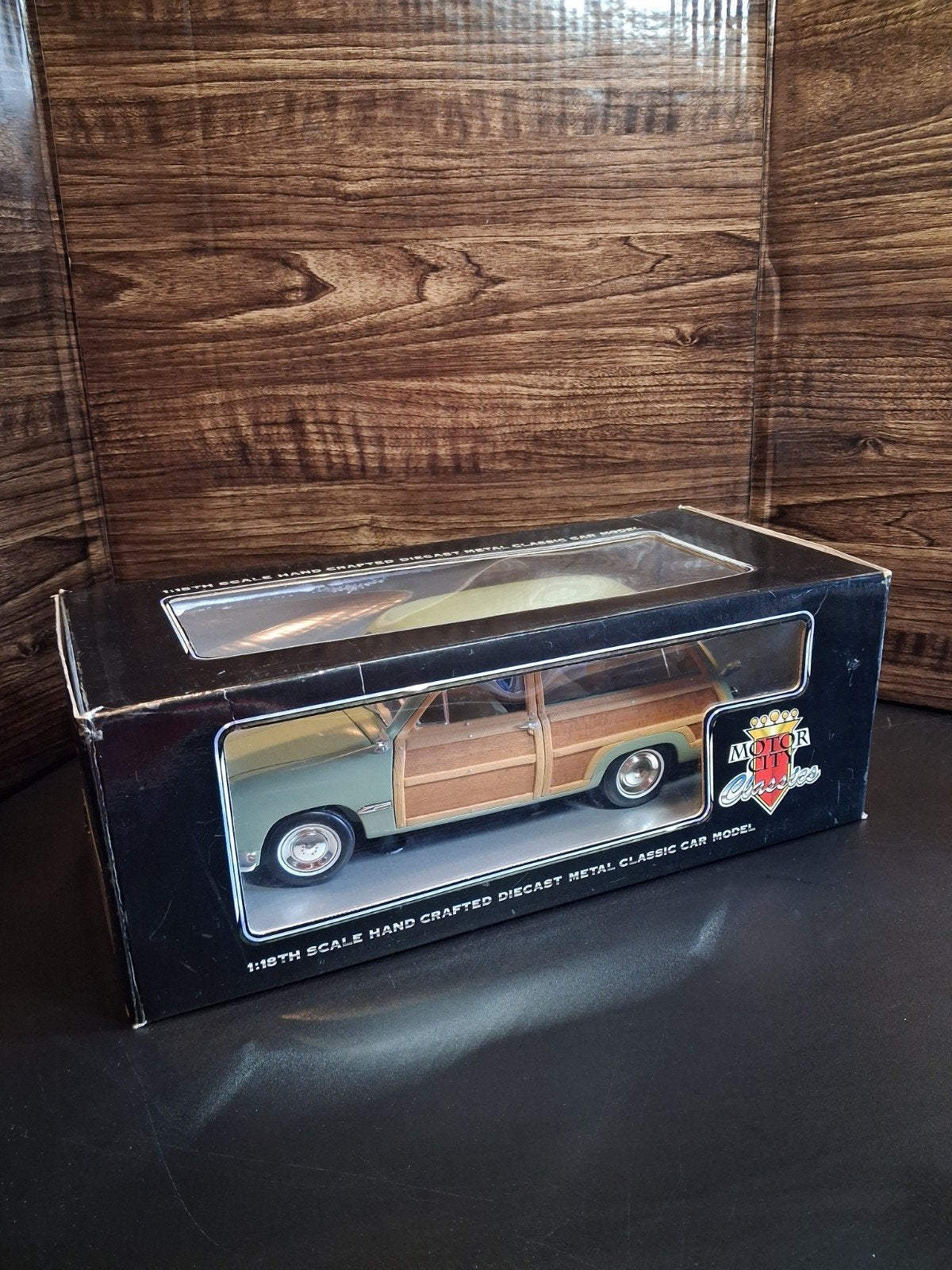 Motorcity - Ford Woody Wagon, Hobby en Vrije tijd, Modelauto's | 1:18, Ophalen of Verzenden, Zo goed als nieuw, Auto, Overige merken