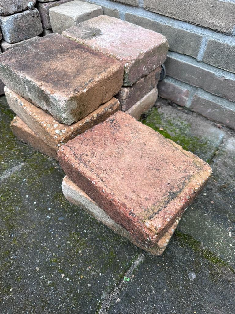 GRATIS tegels, steentjes en opsluitbanden, Tuin en Terras, Ophalen, Gebruikt, Beton, Terrastegels