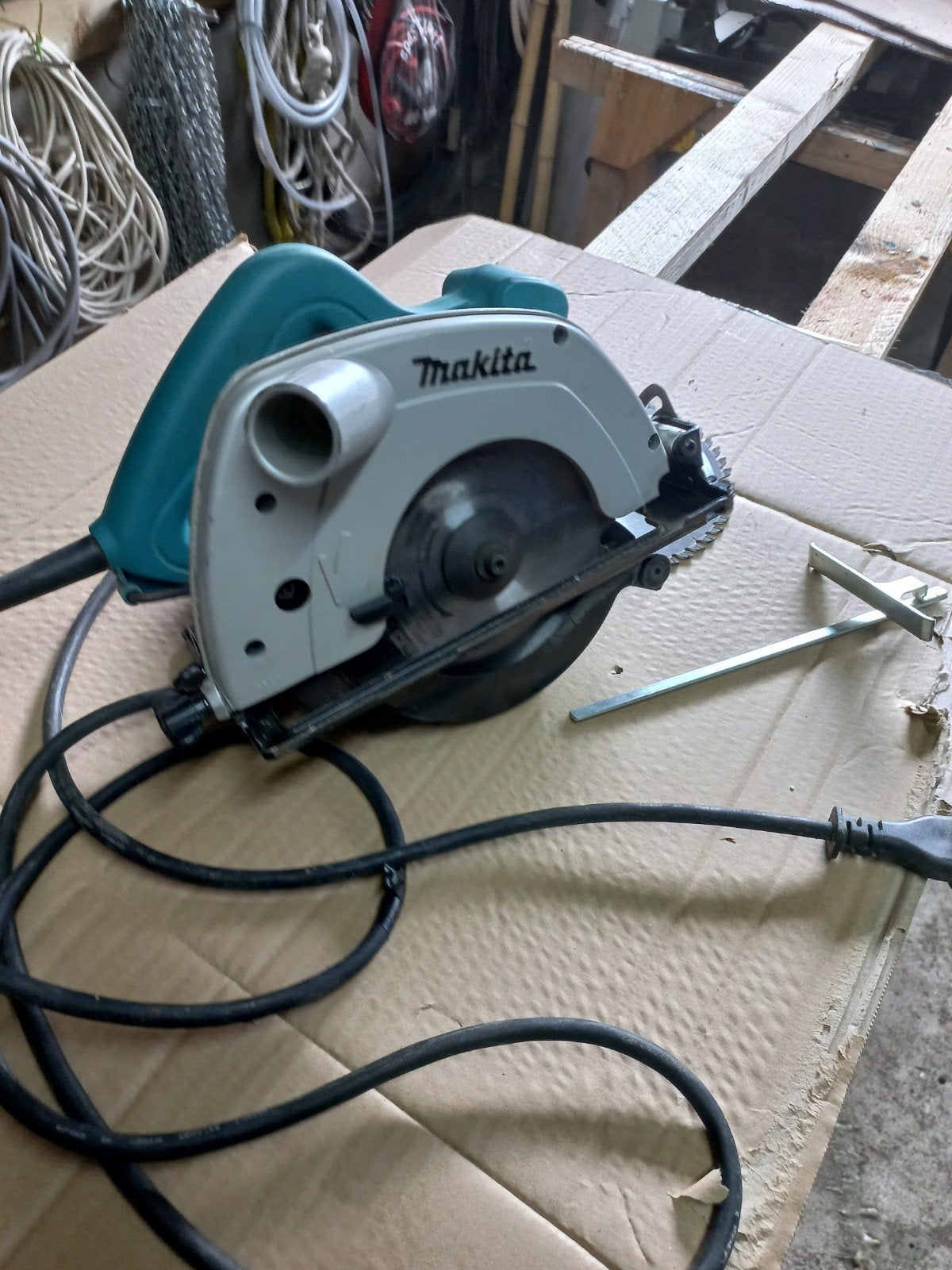 cirkel zaagmachine, Ophalen, Zo goed als nieuw, Minder dan 700 watt, Werkbankslijpmachine