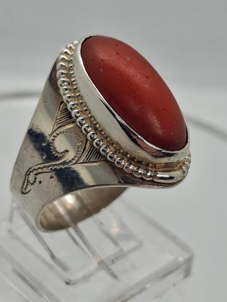 Vintage Zilveren Ring met Bloedkoraal - Maat 59, 18 tot 19, Gebruikt, Ophalen of Verzenden, Dame of Heer