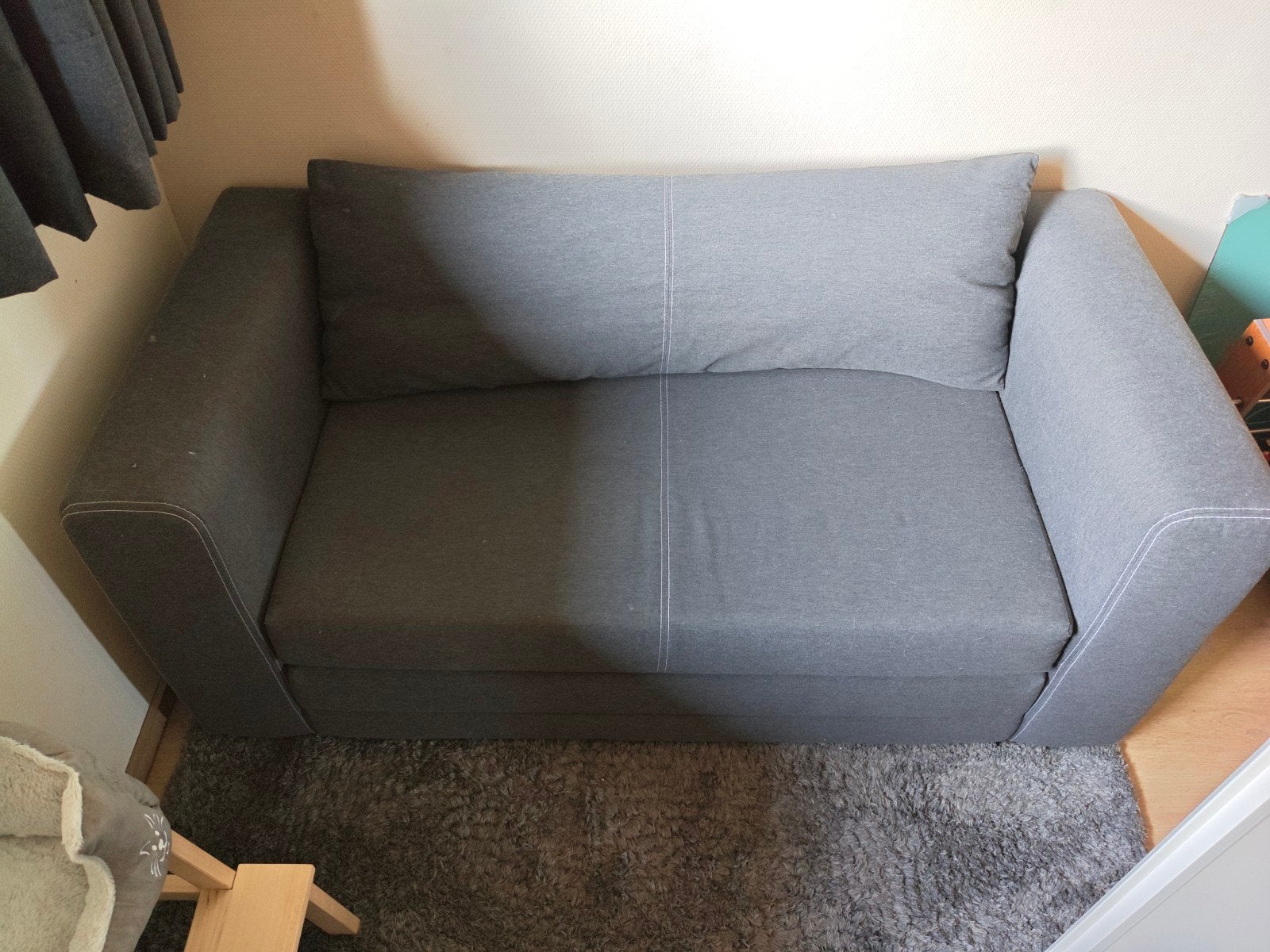 Comfortabele grijze slaapbank - Ideaal voor kleine ruimtes, Ophalen, Gebruikt, Tweepersoons, 140 cm