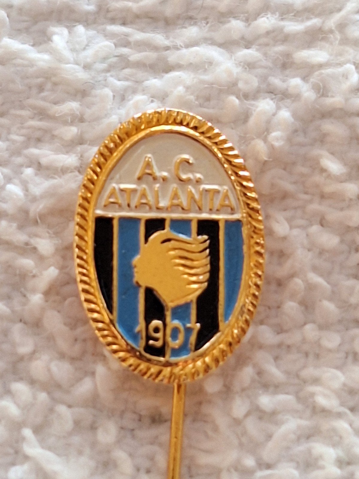 Voetbal ITALIË : ATALANTA BERGAMO, Uniek Emaille speldje, Verzenden, Zo goed als nieuw, Sport, Speldje of Pin