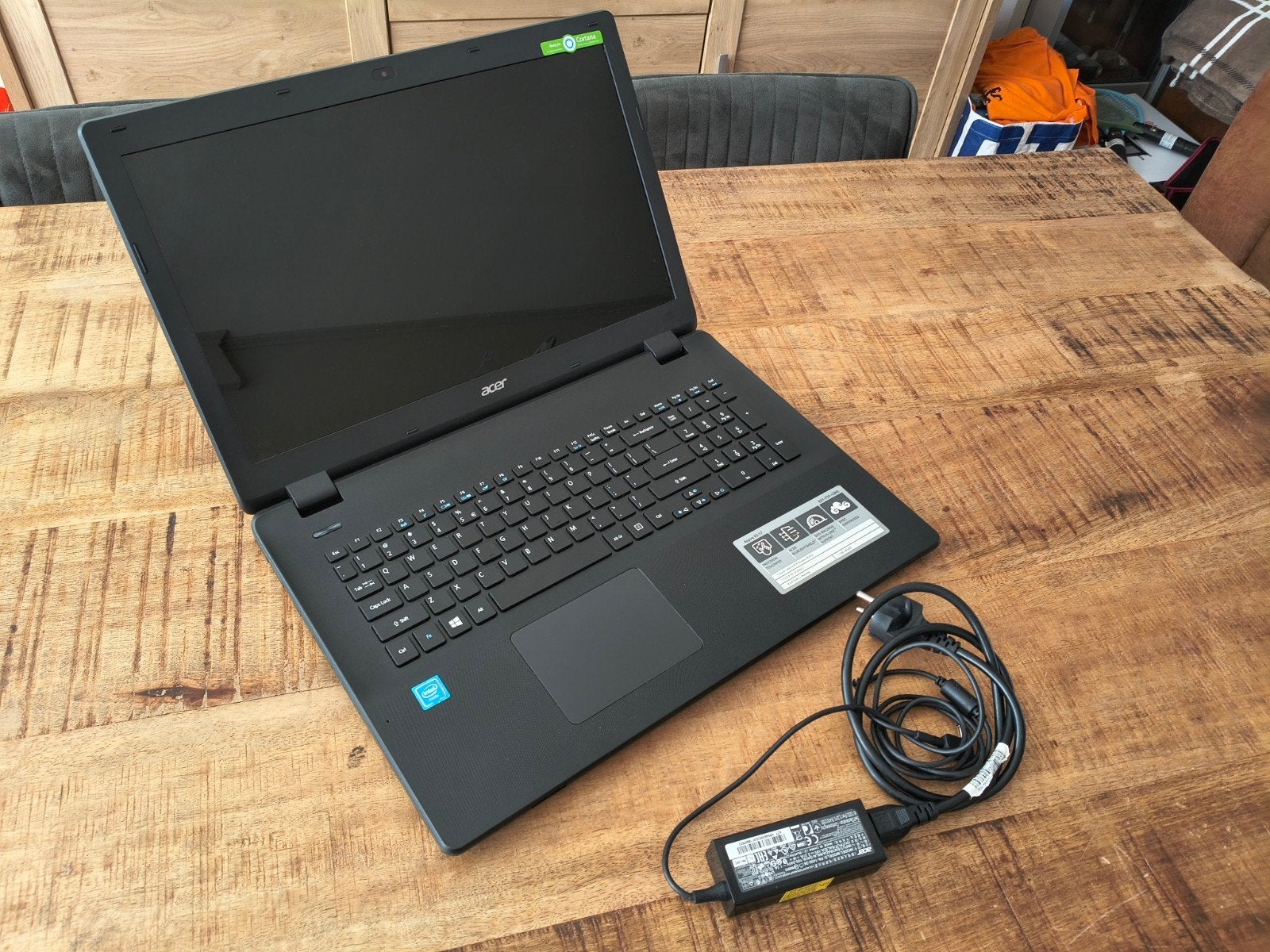 Acer Aspire ES 17, 2 tot 3 Ghz, Qwerty, 8 GB, Ophalen of Verzenden