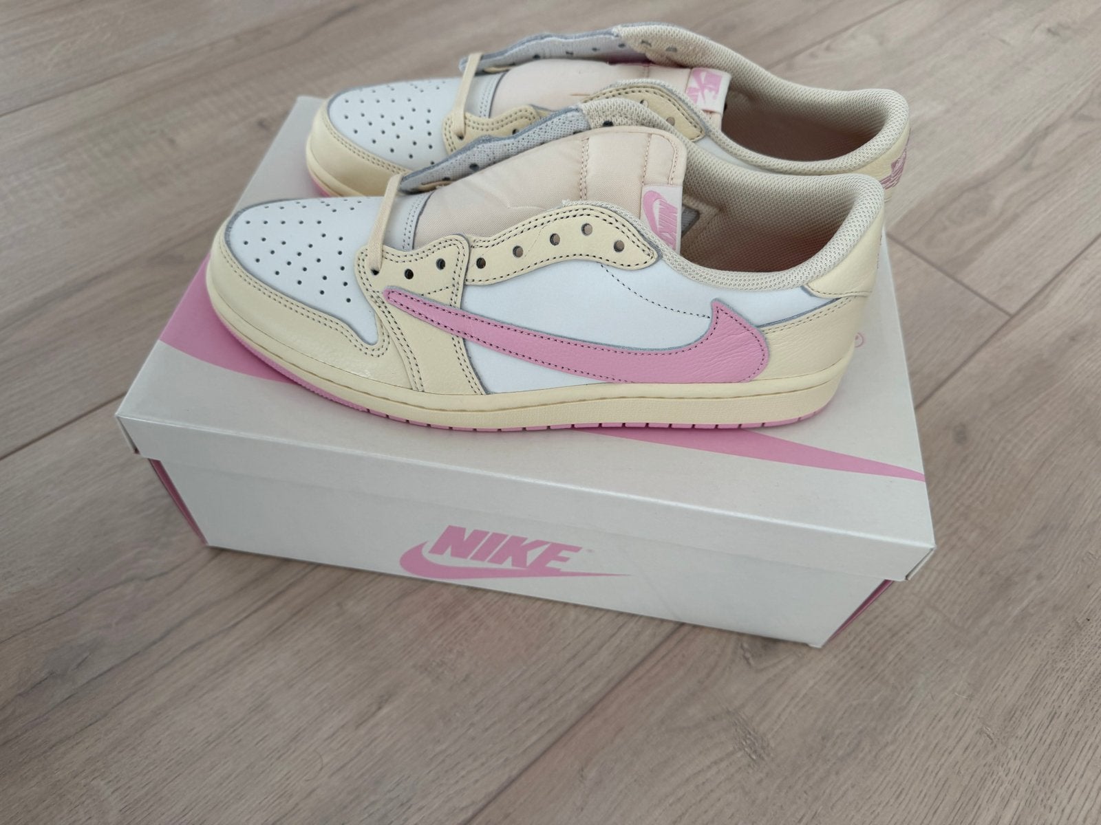 Nike Air Jordan 1 Low Travis Scott 44, Ophalen of Verzenden, Nieuw, Groen, Sneakers of Gympen