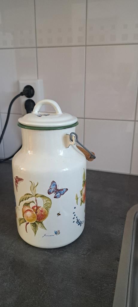 Decoratieve emaille melkbus met fruit- en vlindermotief, Ophalen of Verzenden