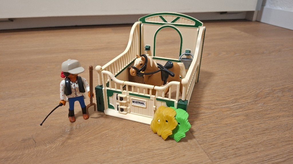 Playmobil paardenbox 5109, Kinderen en Baby's, Speelgoed | Playmobil, Complete set, Overige typen, Ophalen of Verzenden, Zo goed als nieuw