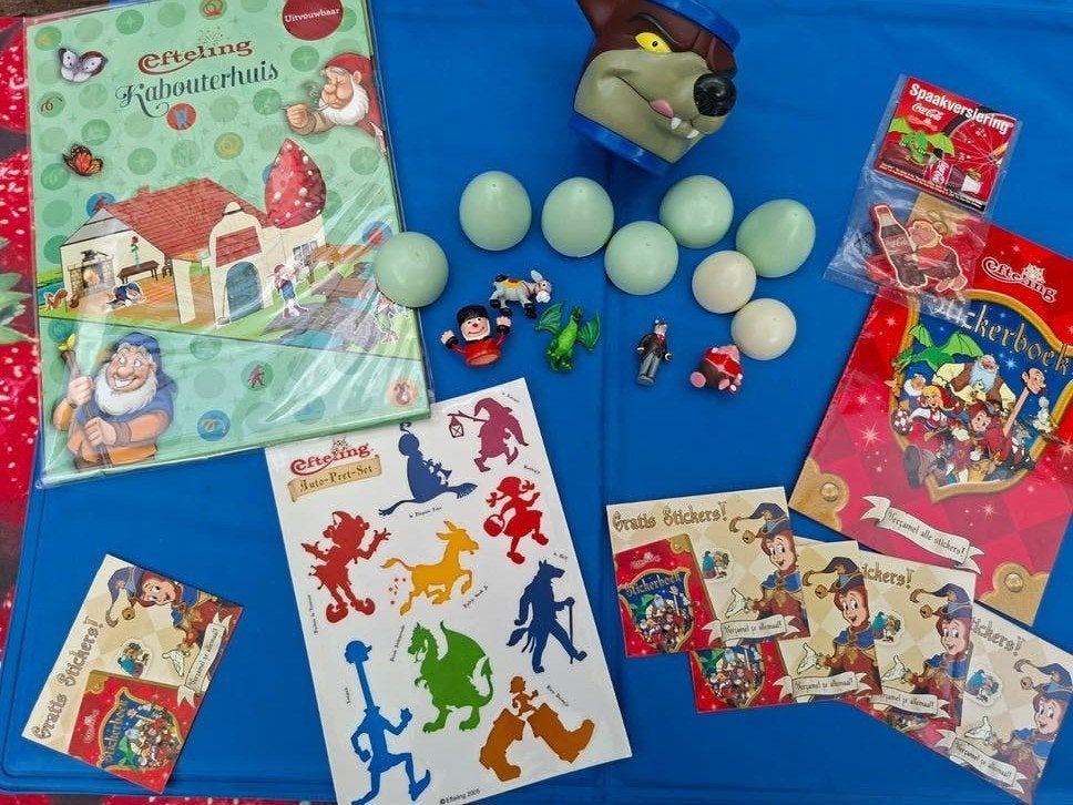 Efteling lot: stickers, stickerboekje, eieren, wolf beker, Ophalen of Verzenden, Overige typen