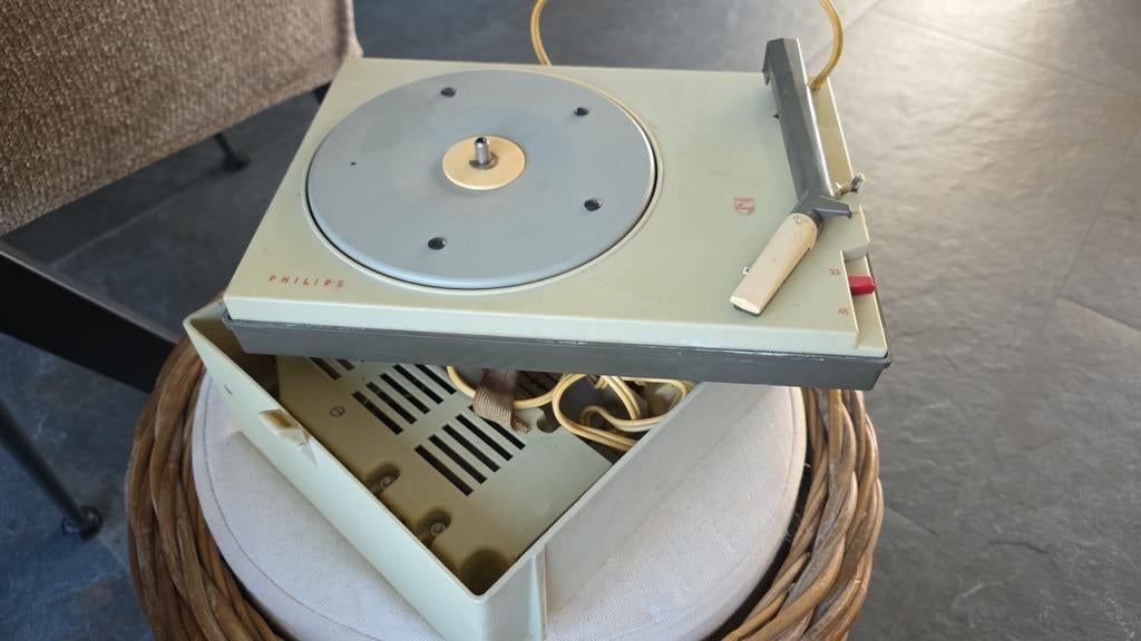 Vintage Philips Platenspeler - Draagbaar en Compact, Ophalen of Verzenden, Gebruikt, Platenspeler, Philips