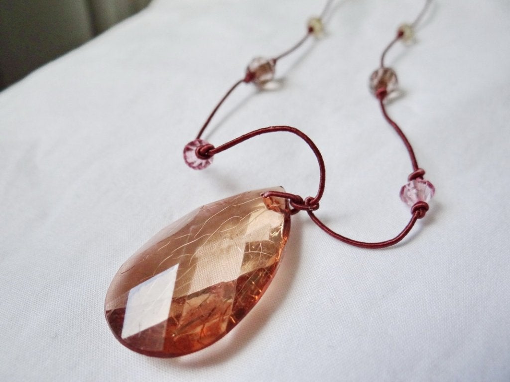 Ketting met kralen van kunststof, Ophalen of Verzenden, Gebruikt, Bruin, Kunststof