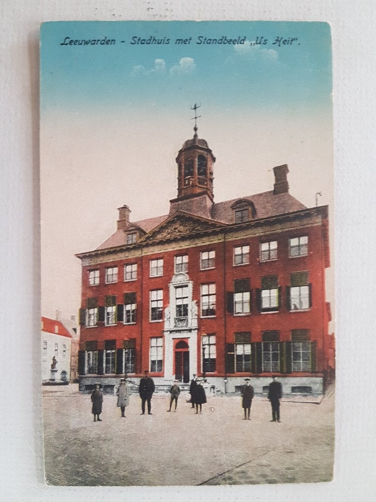 Ansichtkaart Leeuwarden Stadhuis met Standbeeld Us Heit, Ophalen of Verzenden, Voor 1920, Ongelopen, Friesland