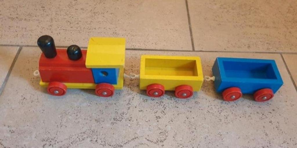 Houten trein, locomotief met 2 laadbakken, Kinderen en Baby's, Speelgoed | Speelgoedvoertuigen, Ophalen of Verzenden