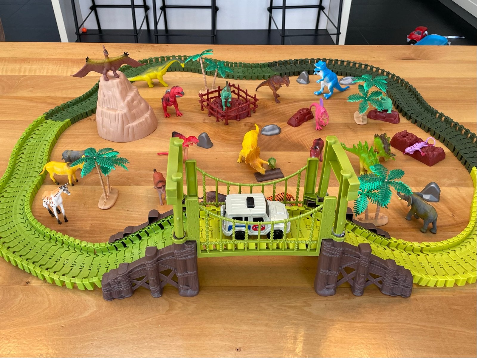 Dinosaurus speelset met spoorbaan en auto, Ophalen of Verzenden, Gebruikt, Jongen of Meisje