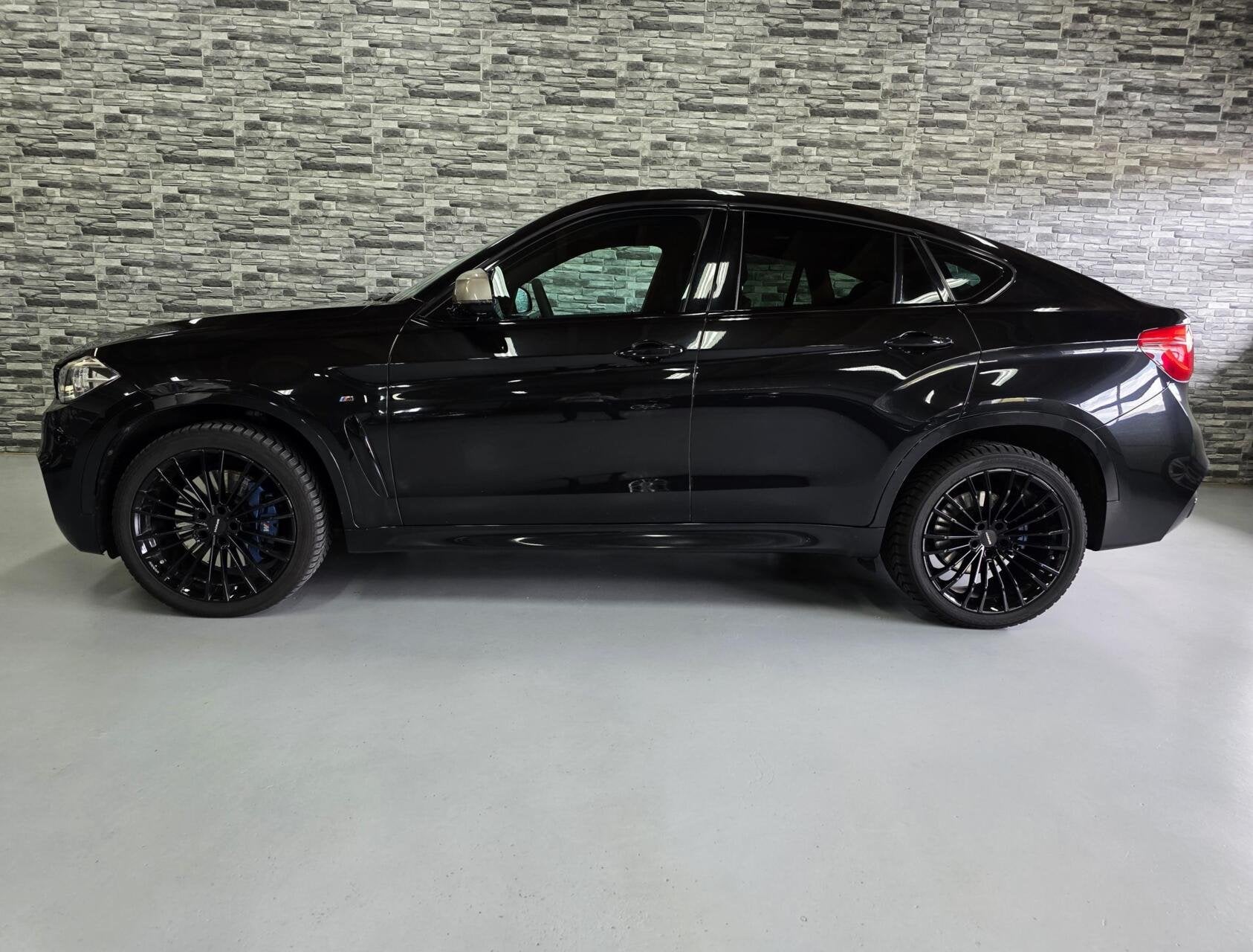 BMW X6 M50d *HUD*360Cam*PANO*Soft-close*Keyless*HarmanKardon, 15 km/l, Gebruikt, Euro 6, 2993 cc