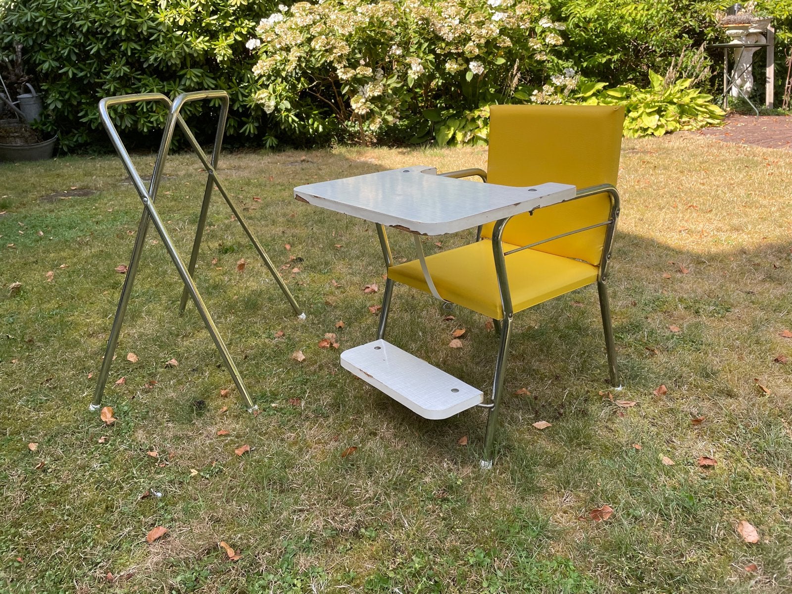 Vintage kinderstoel met afneembaar tafeltje, Kinderen en Baby's, Kinderstoelen, Ophalen of Verzenden, Gebruikt, Overige typen