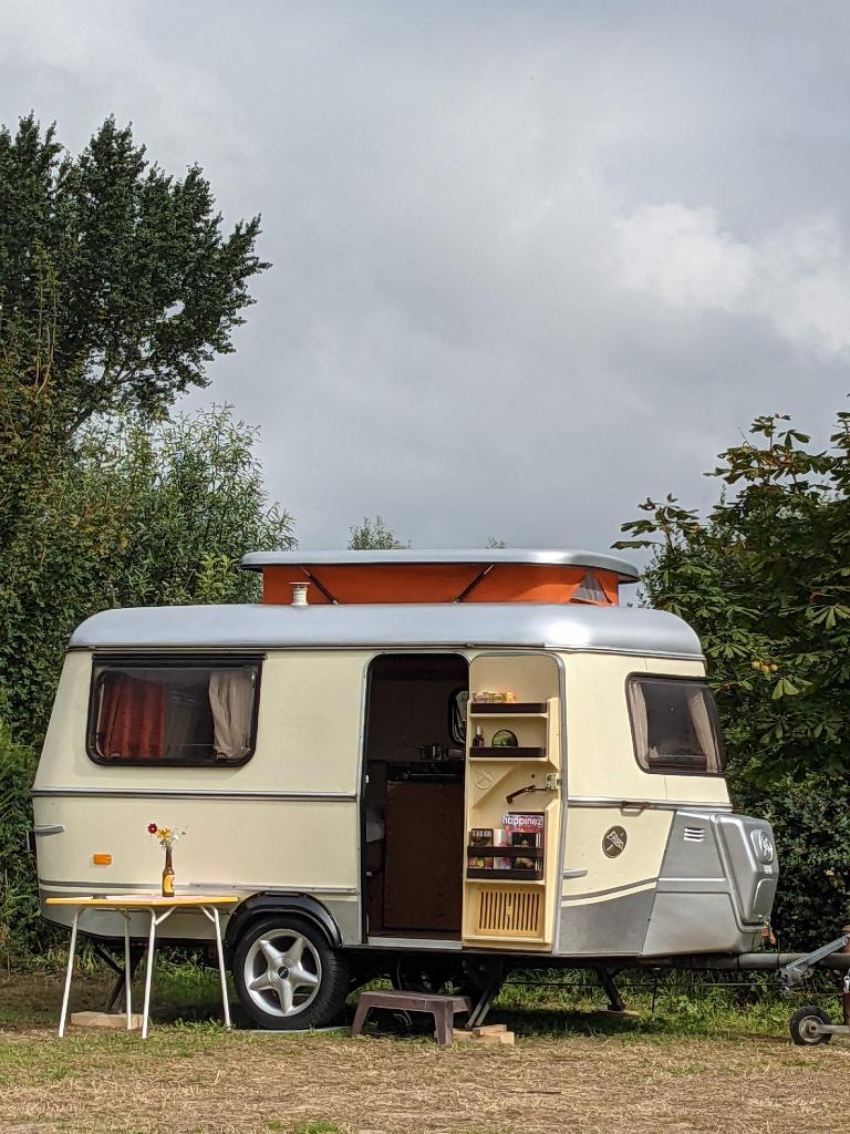 Fijne Eriba Pan Familia., Caravans en Kamperen, Dwarsbed, Disselslot, Tot en met 3, Particulier