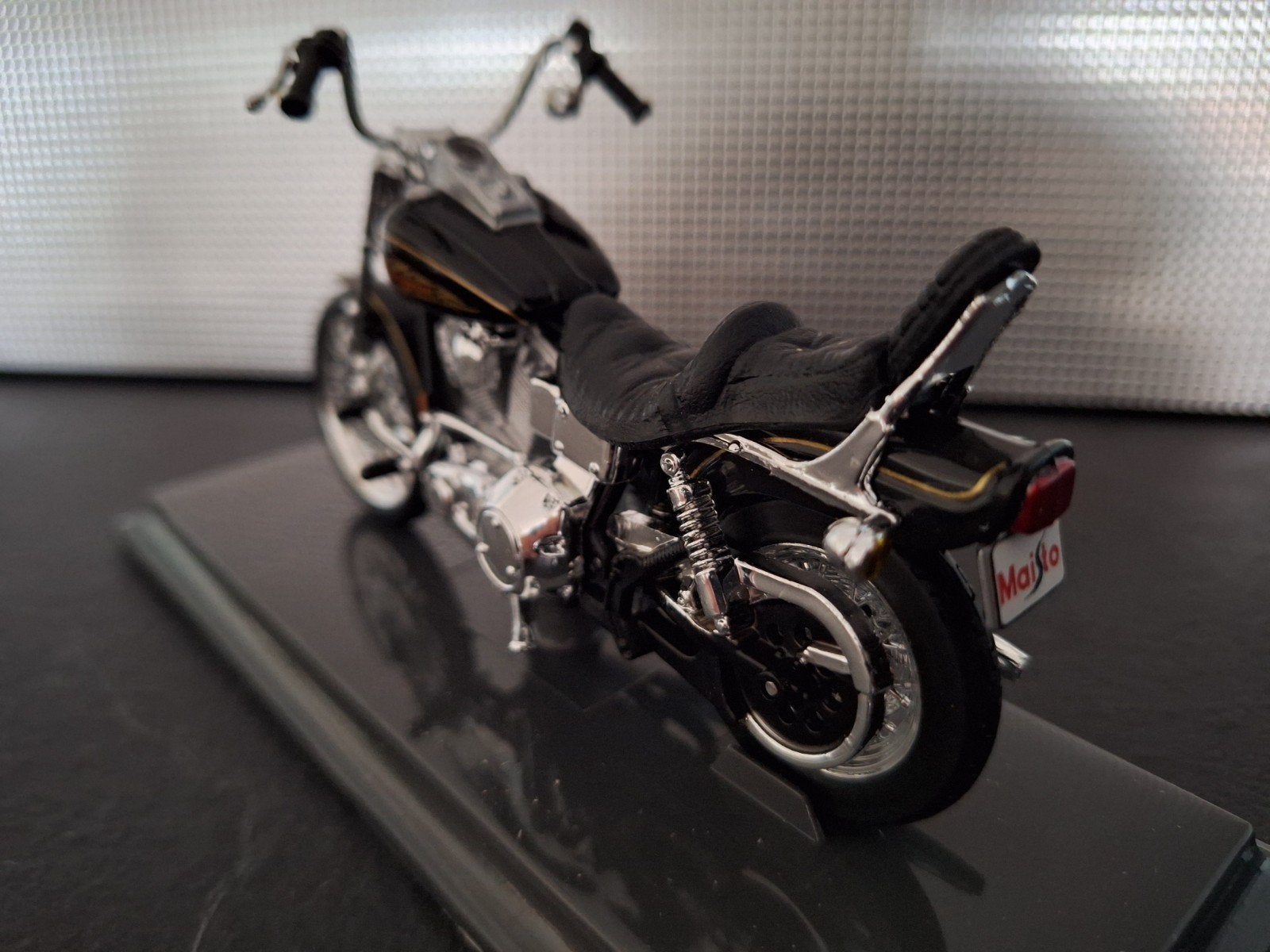 Harley-Davidson FXDWG Dyna Wide Glide 1997 Schaal 1:18, Maisto, Nieuw, Ophalen of Verzenden, Maisto