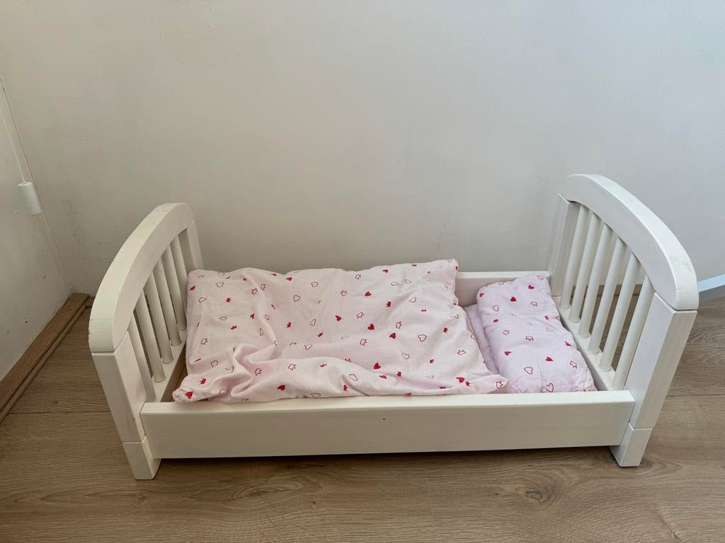 Goki houten poppenbedje met matras, dekbed en kussen, Ophalen of Verzenden, Gebruikt, Overige typen