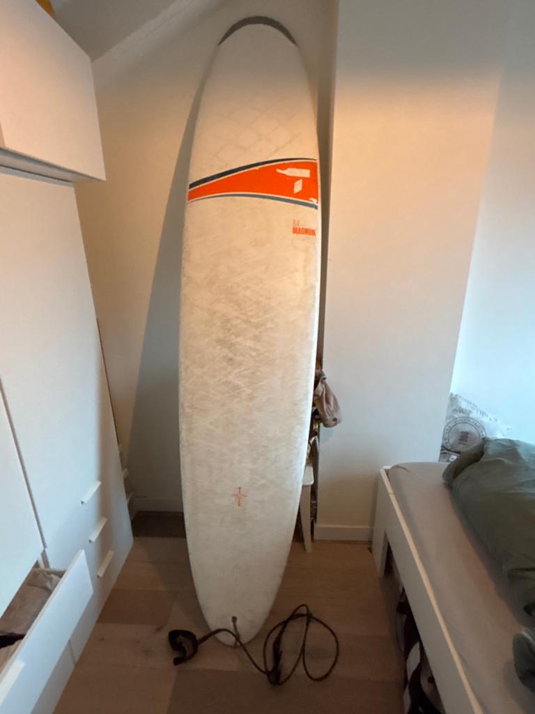 Tahe Magnum Surfplank 8.4, Watersport en Boten, Golfsurfen, Zo goed als nieuw, Shortboard, Met vinnen, Ophalen